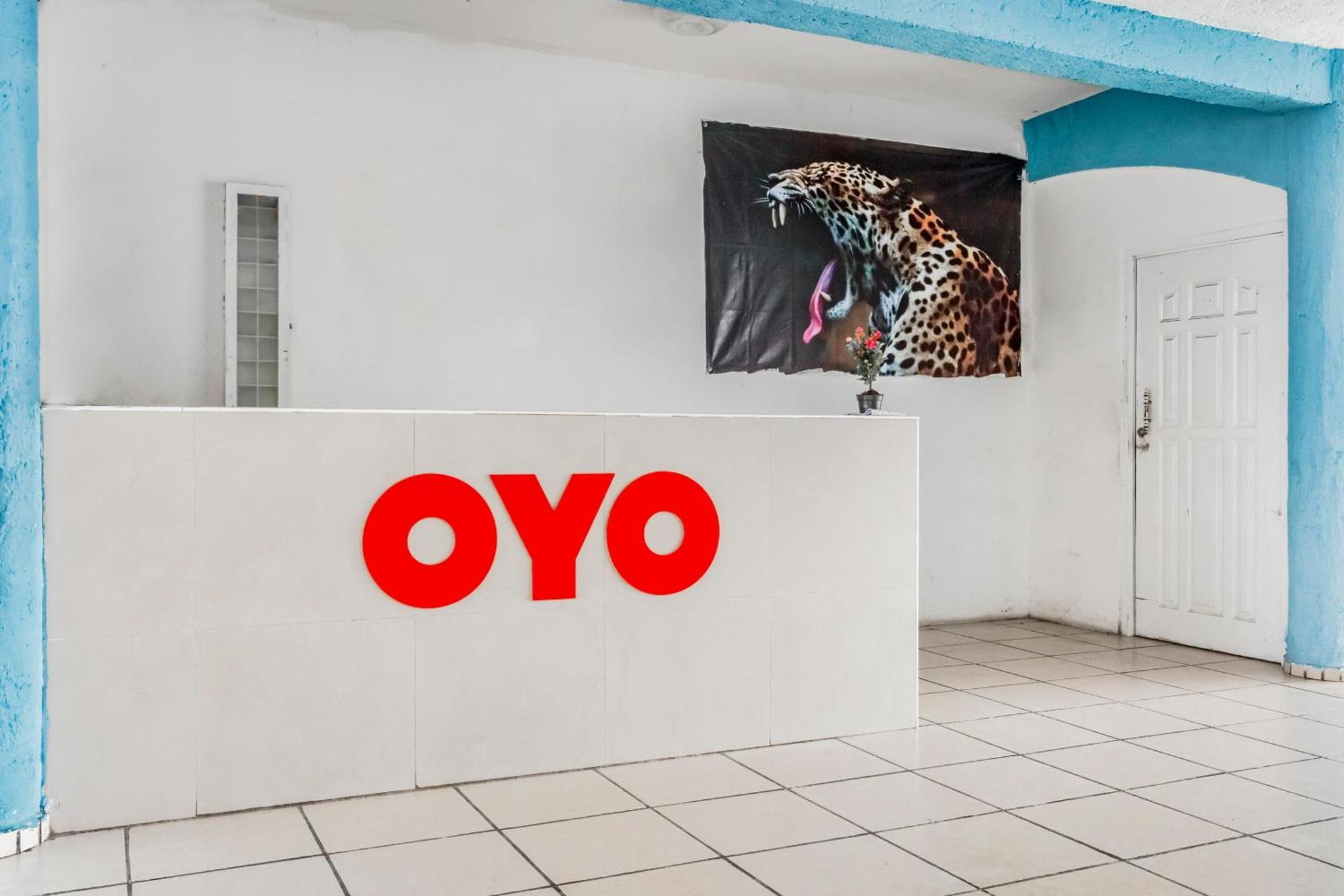 OYO Hotel Jaguar Cancún Exterior foto